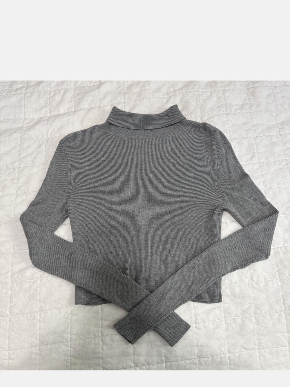 Kendall & Kylie Light Gray Ribbed Turtleneck Top